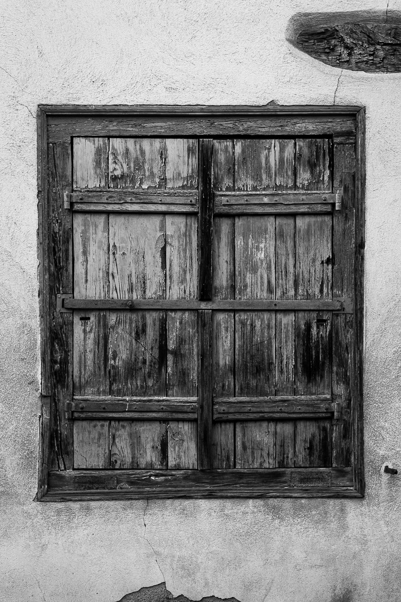 Monochrome